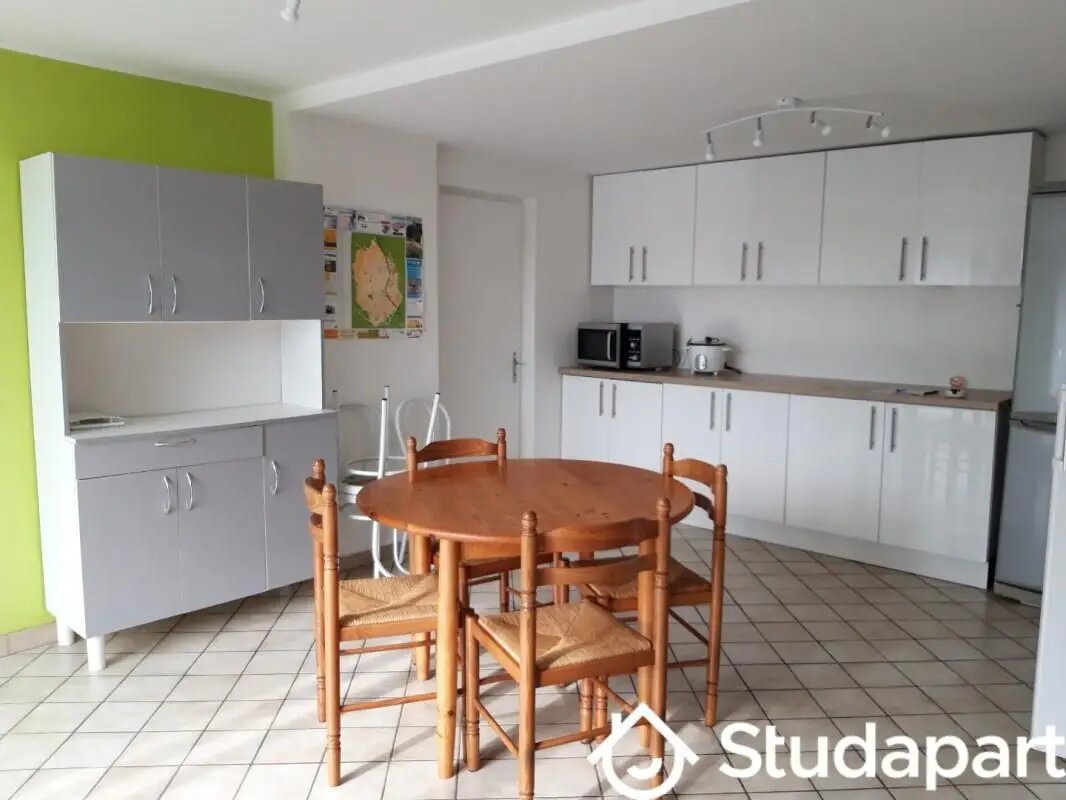 Maison à louer, 2m², Écully