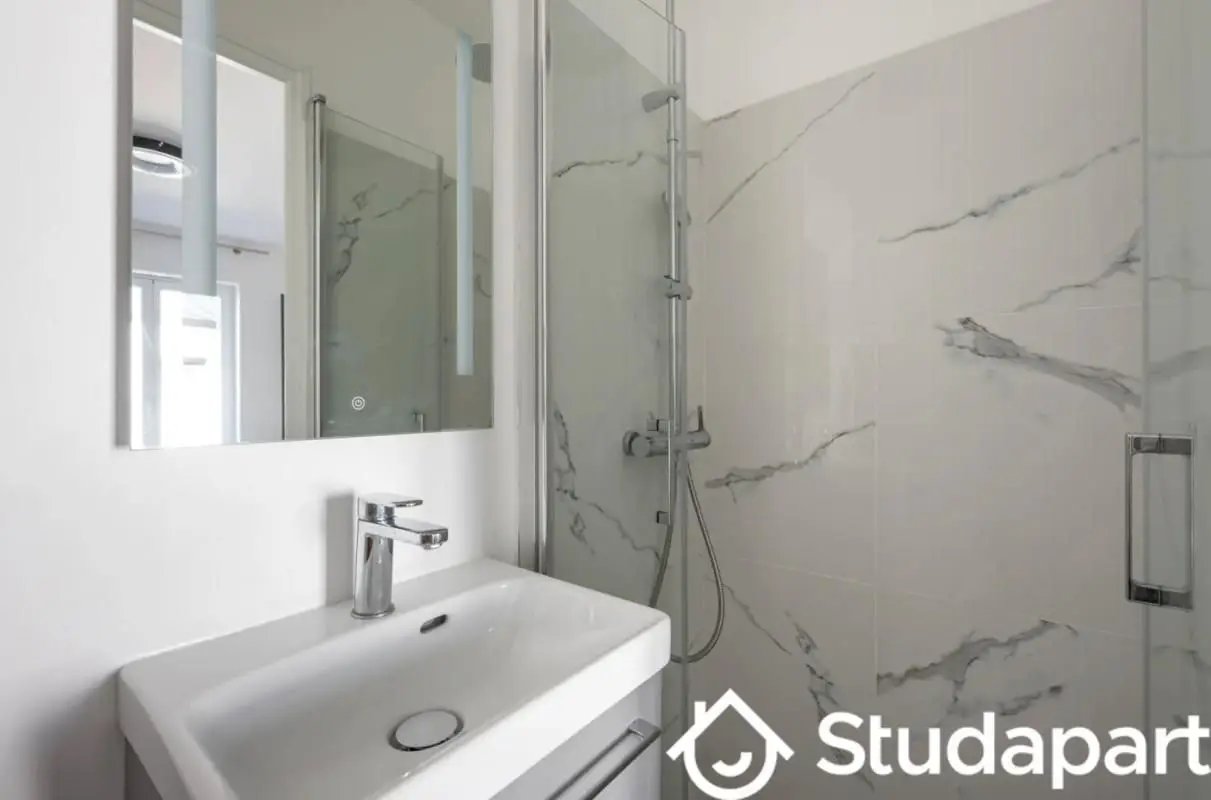 Maison à louer, 1m², Paris 18ème