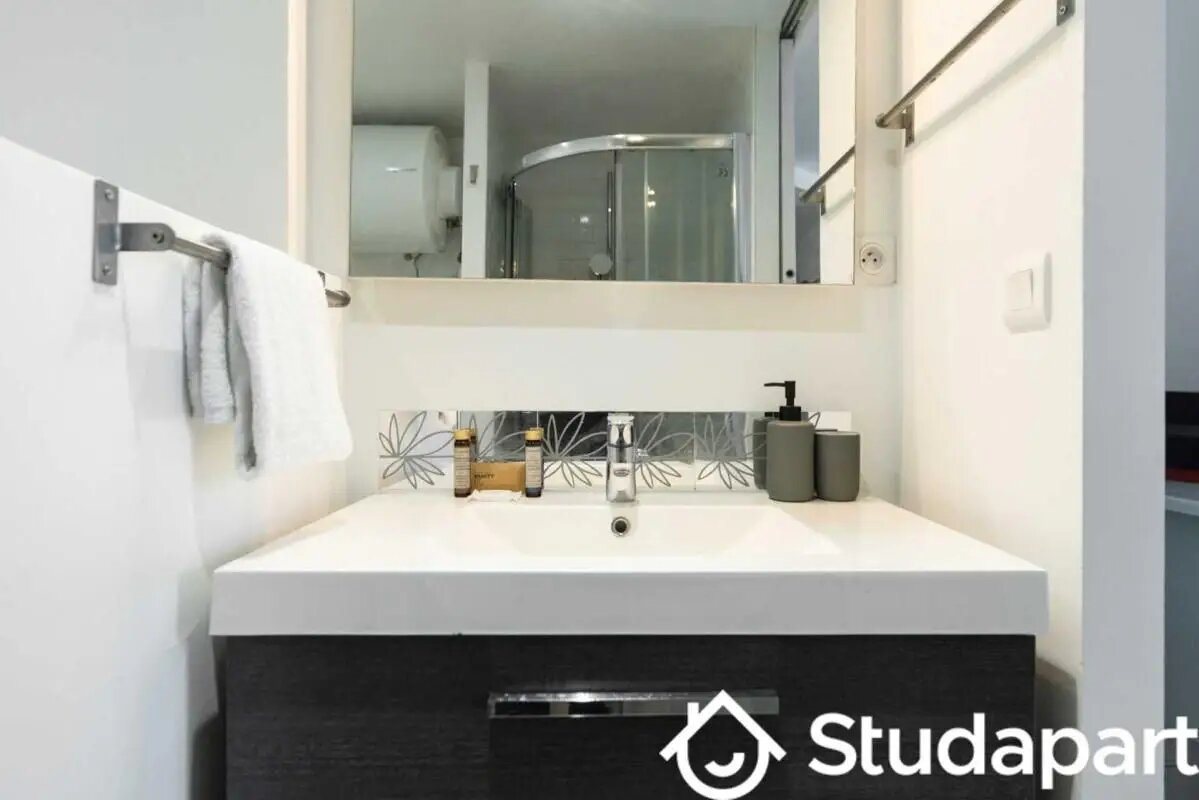 Appartement à louer, 25m², Paris 18ème