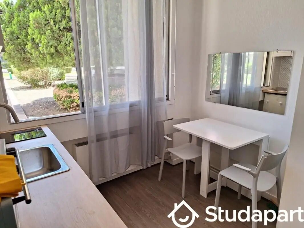 Appartement à louer, 14m², Marseille 8ème