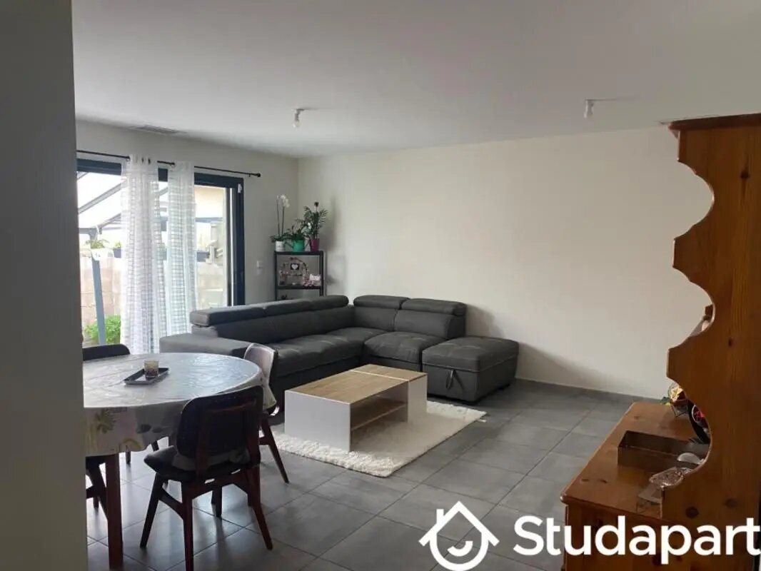 Appartement à louer, 80m², Pia