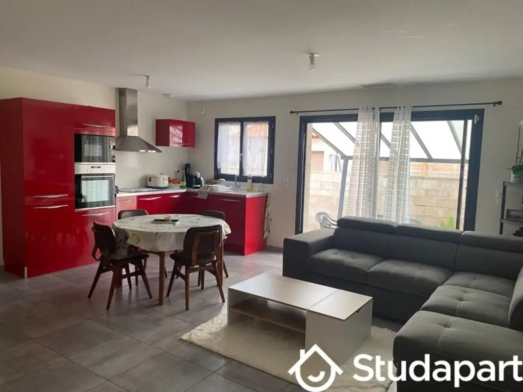 Appartement à louer, 80m², Pia