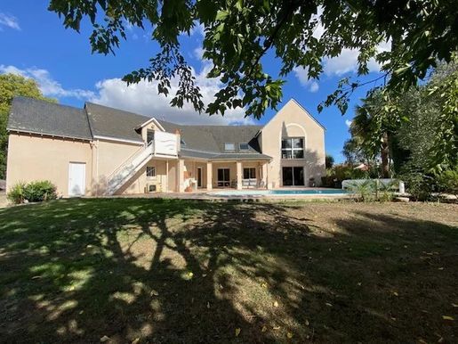 Maison 13 pièces 280 m² · à Segré-en-Anjou Bleu · 280 m² · 571 400 €