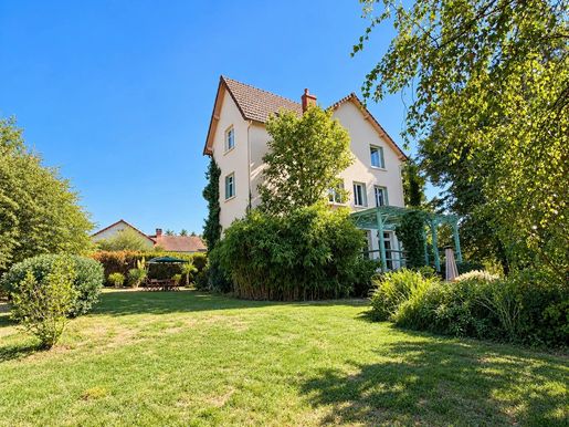 Maison 7 pièces 211 m² · à Montluçon · 211 m² · 395 000 €