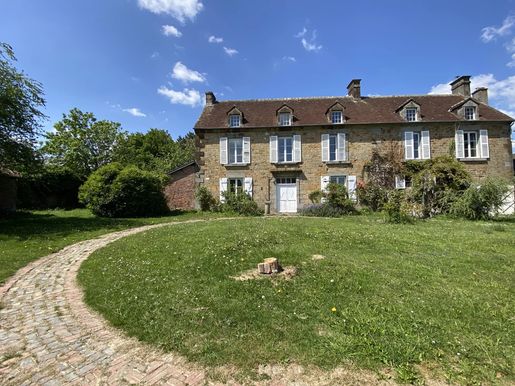 Maison 266 m² · à Carrouges · 266 m² · 294 000 €