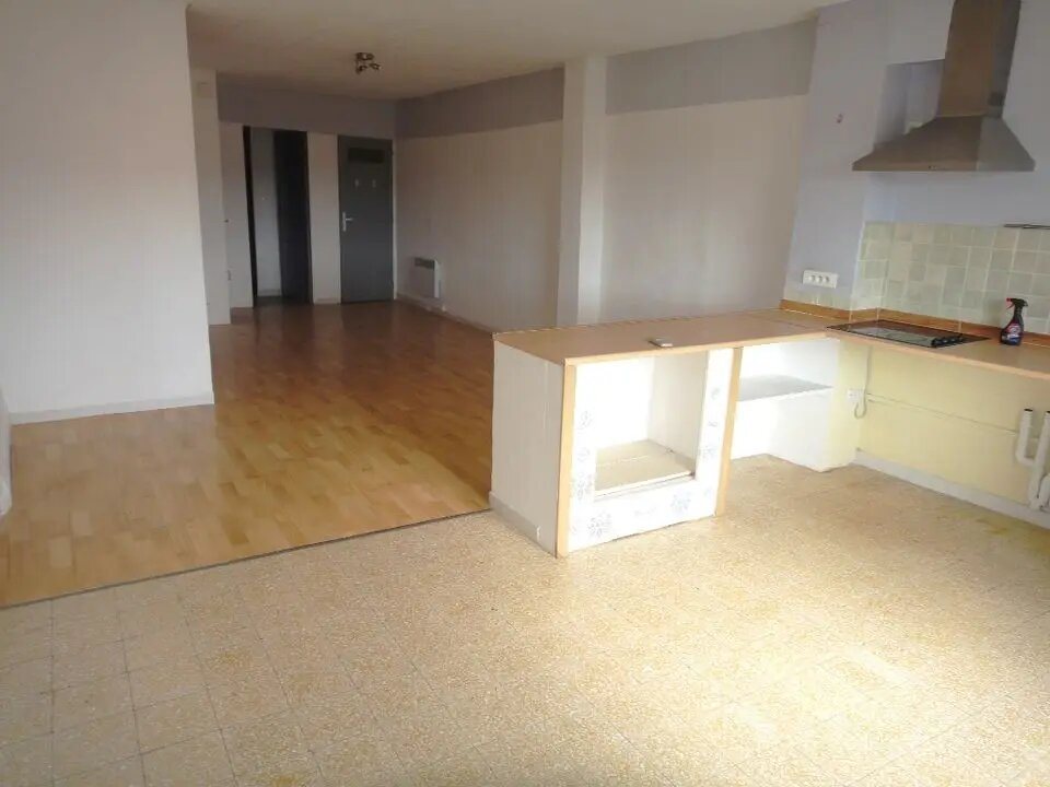 Appartement à louer, 64m², Rians