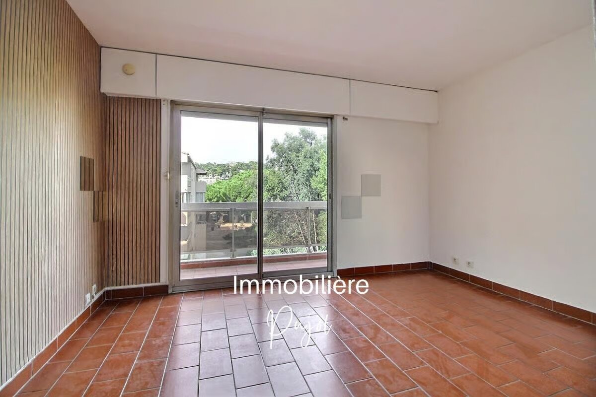 Appartement à louer, 19m², Marseille 8ème