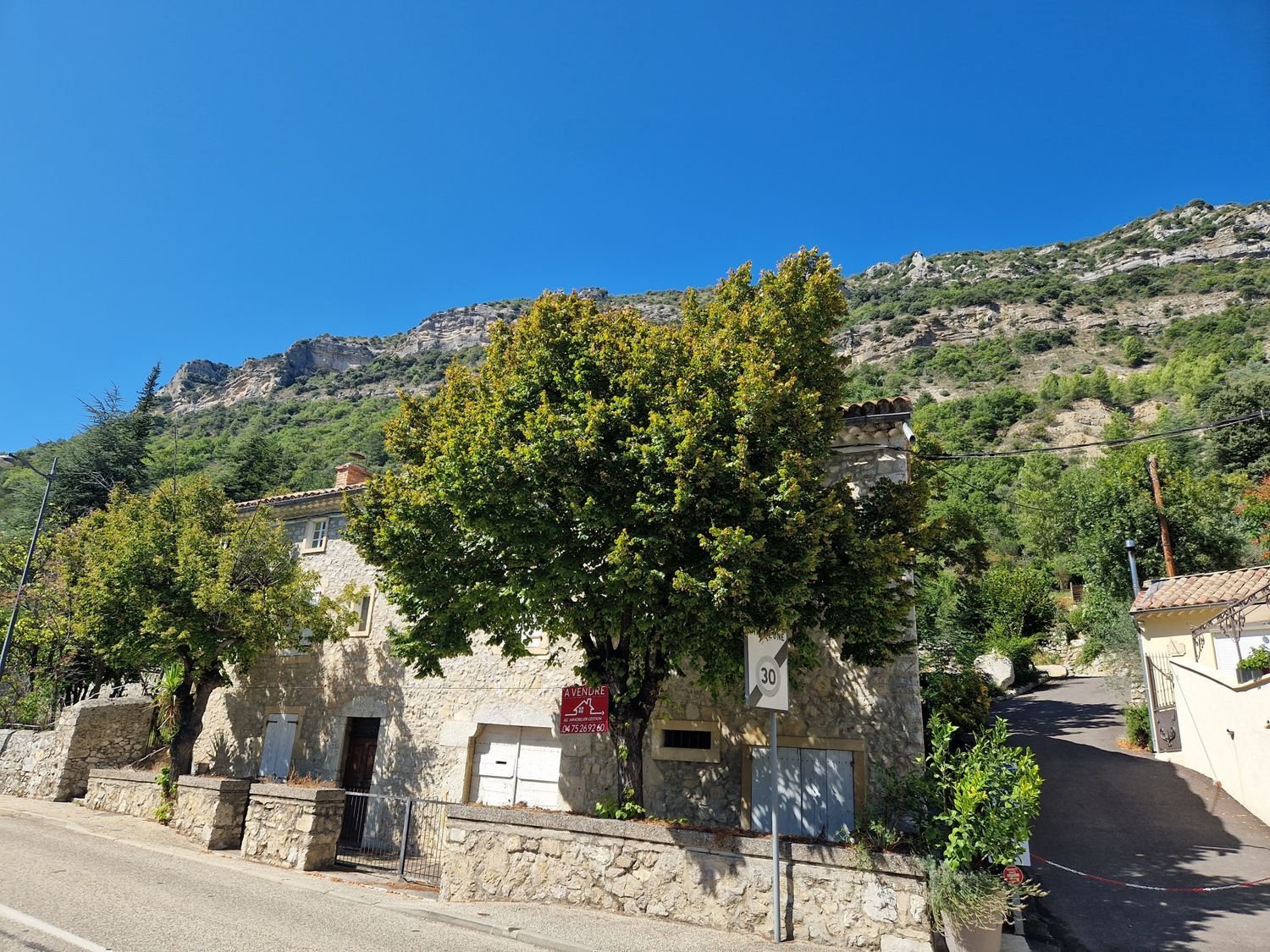 Maison à vendre, 240m², Sahune