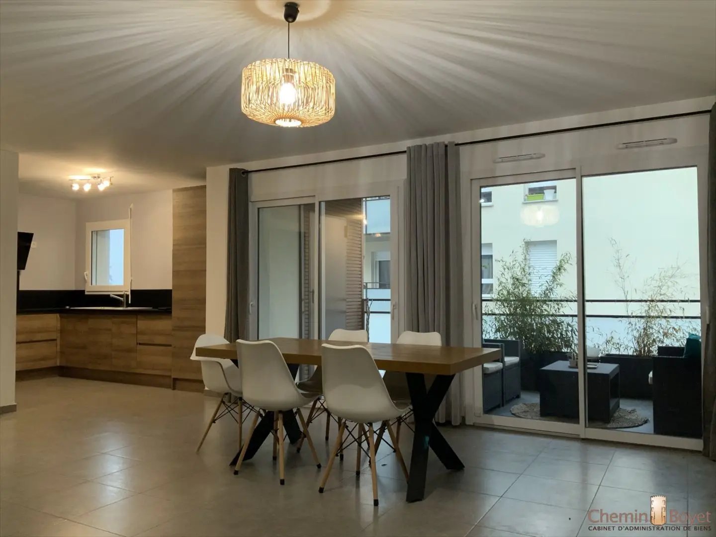 Appartement à louer, 73m², Maubec