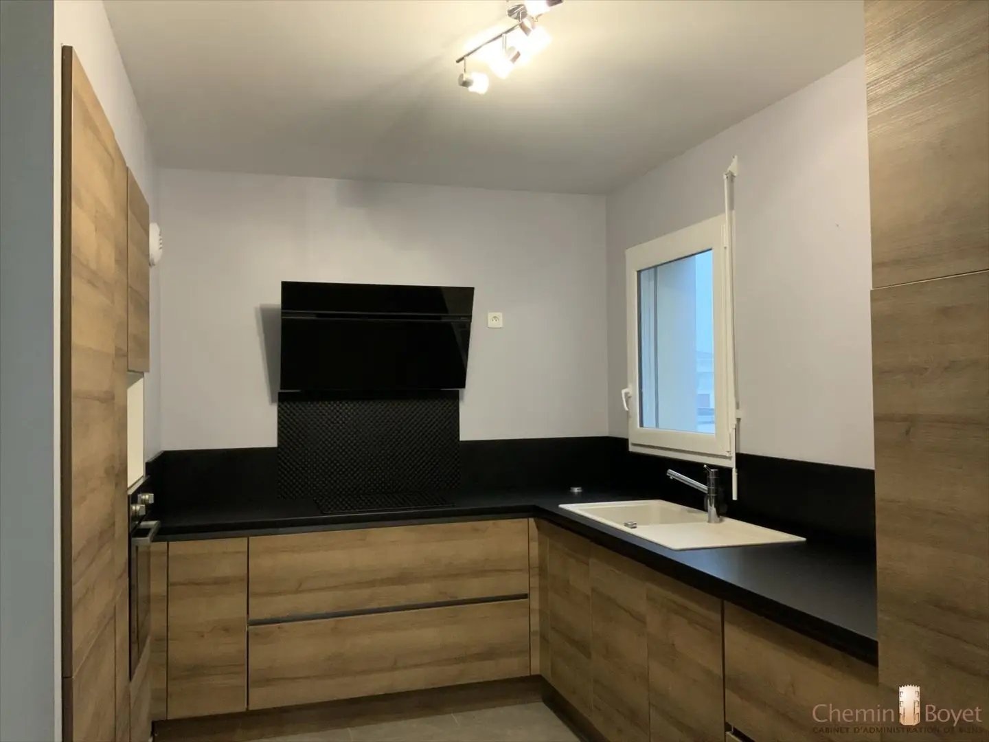 Appartement à louer, 73m², Maubec