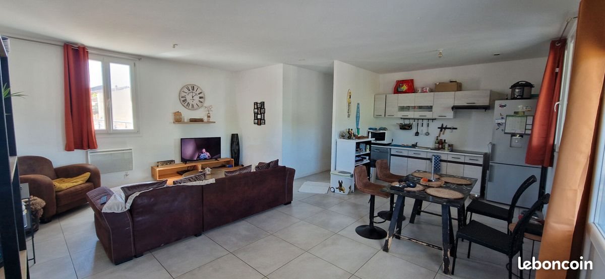 Appartement à louer, 66m², Trets