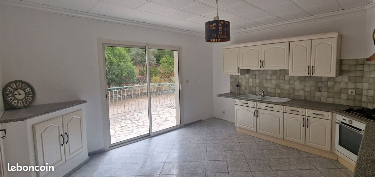 Maison à louer, 146m², Trets