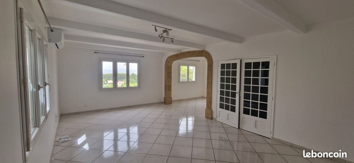Maison à louer, 146m², Trets