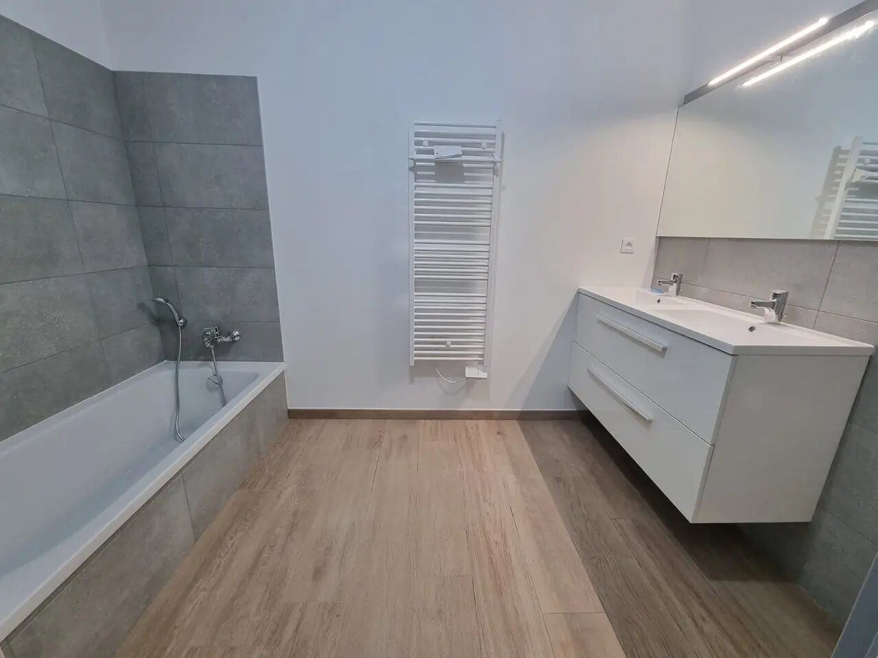 Maison à louer, 76m², Pont-de-Chéruy