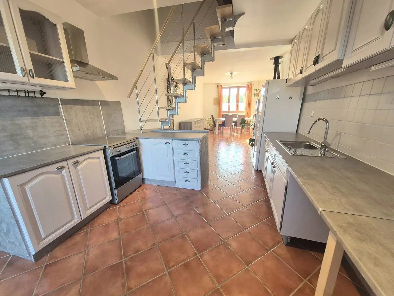 Maison à louer, 78m², Vézeronce-Curtin