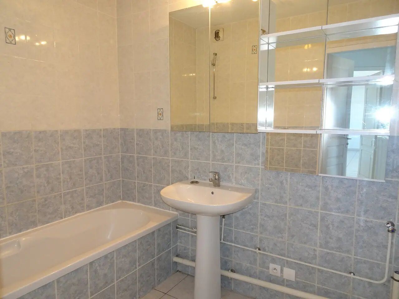 Appartement à louer, 62m², Pont-de-Chéruy