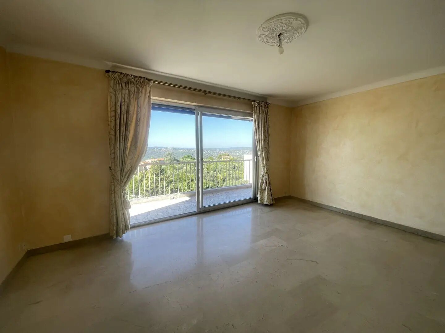 Appartement à louer, 74m², Grasse