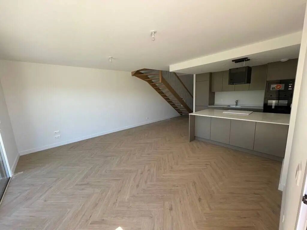 Appartement à louer, 88m², Echenevex