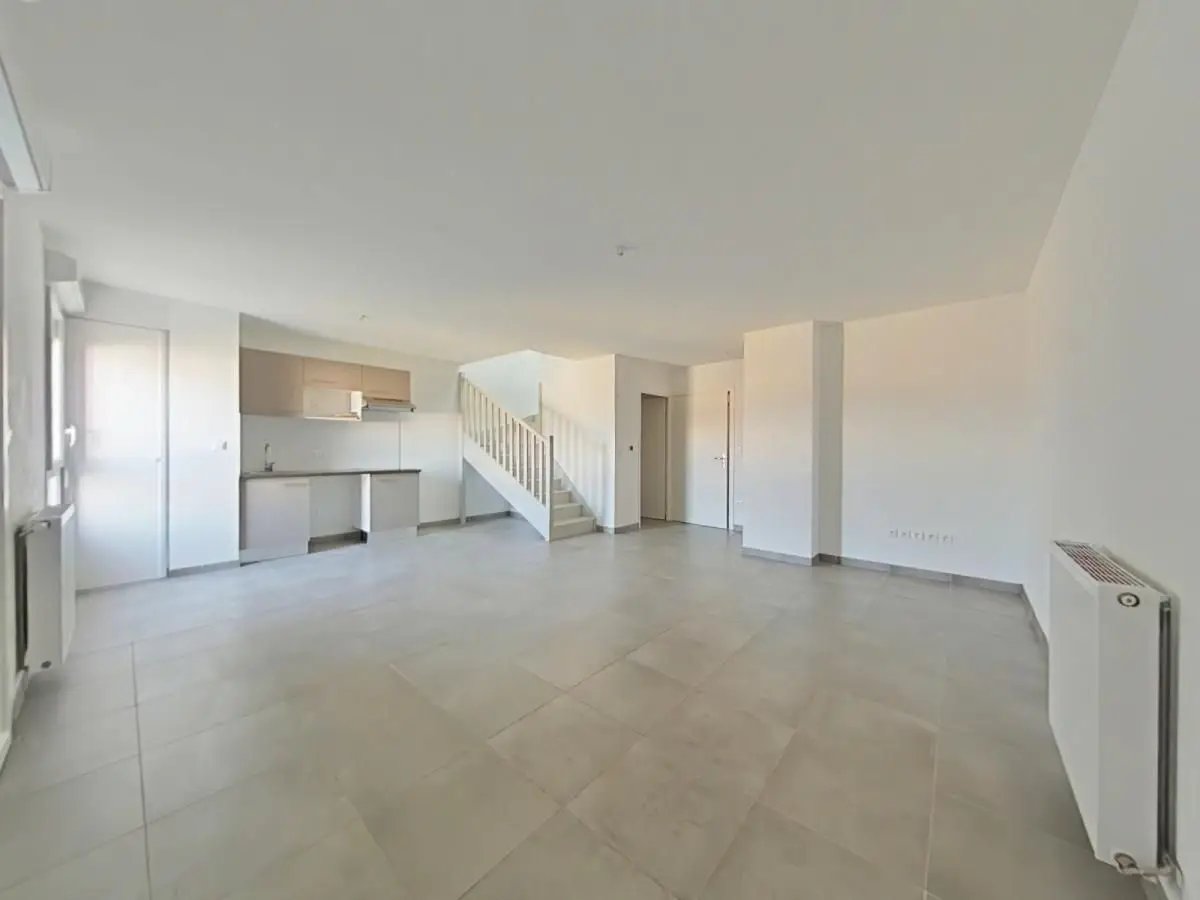Appartement à louer, 67m², Roques