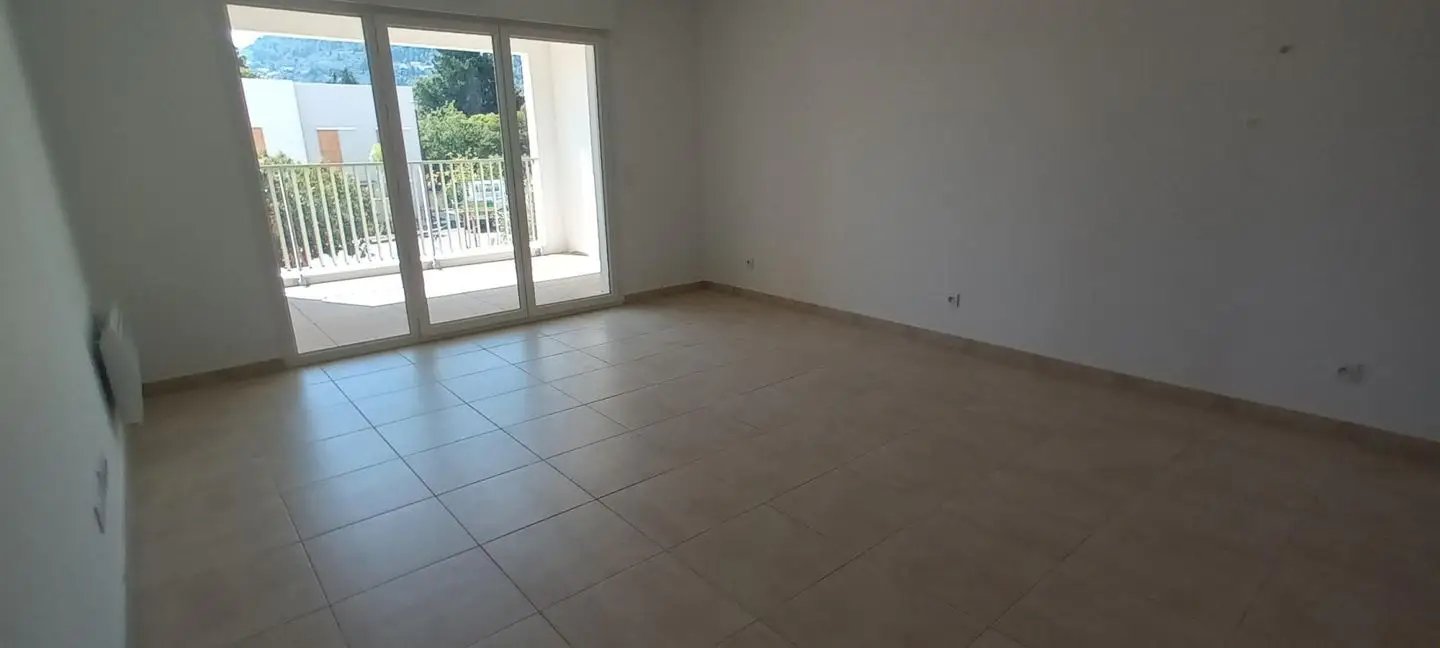 Appartement à louer, 63m², Solliès-Pont