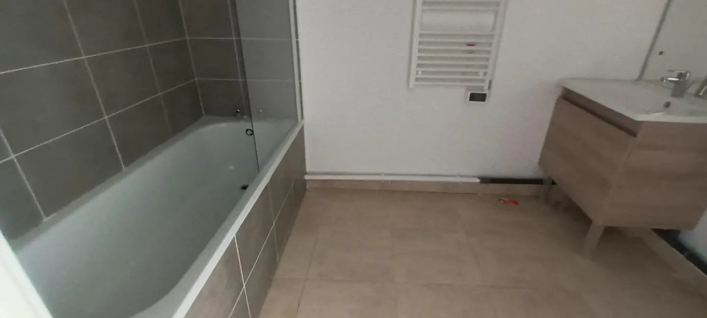 Appartement à louer, 63m², Solliès-Pont