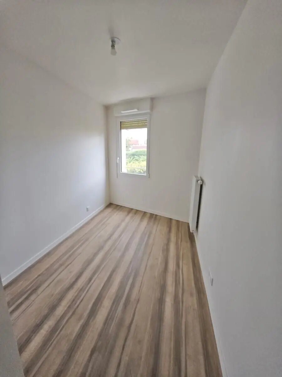 Appartement à louer, 65m², Courbevoie