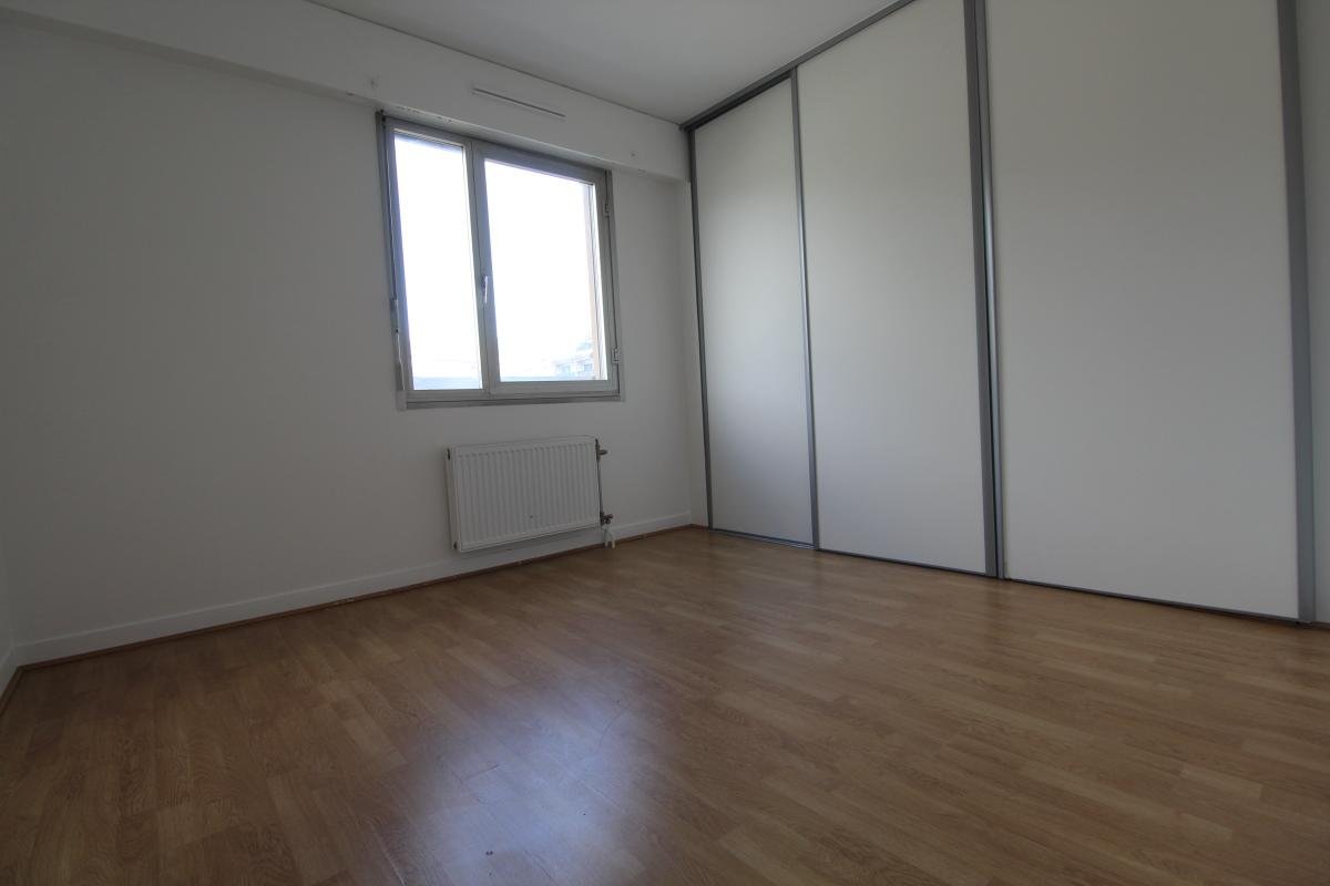 Appartement à louer, 67m², Courbevoie