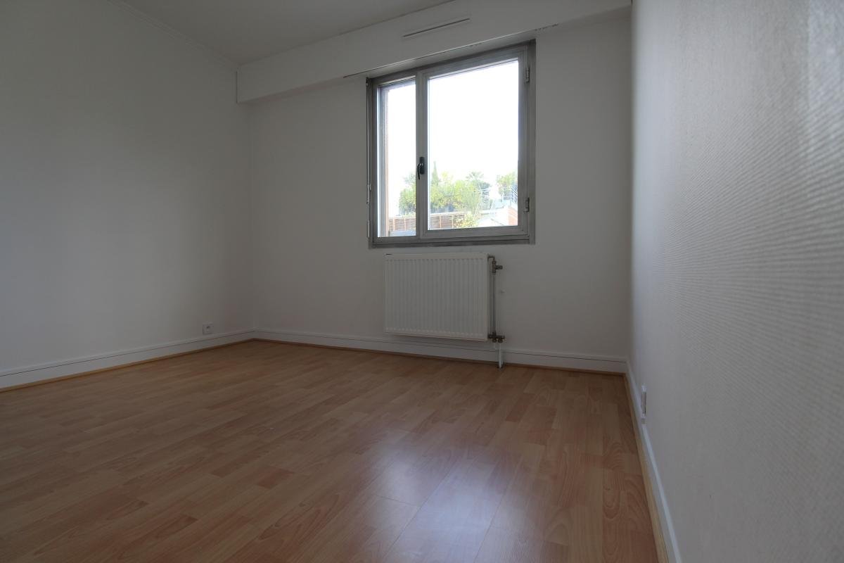 Appartement à louer, 67m², Courbevoie