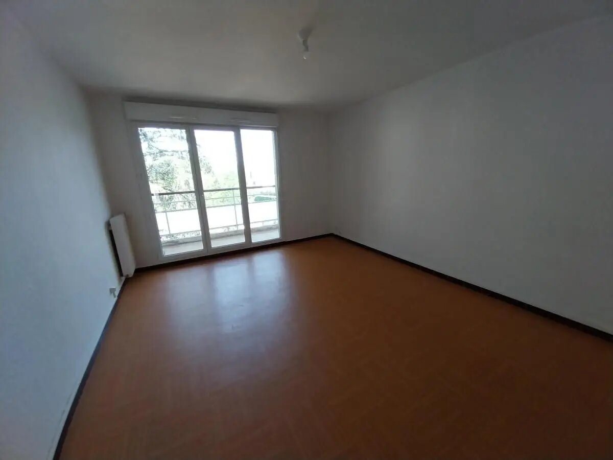 Appartement à louer, 73m², Cogolin