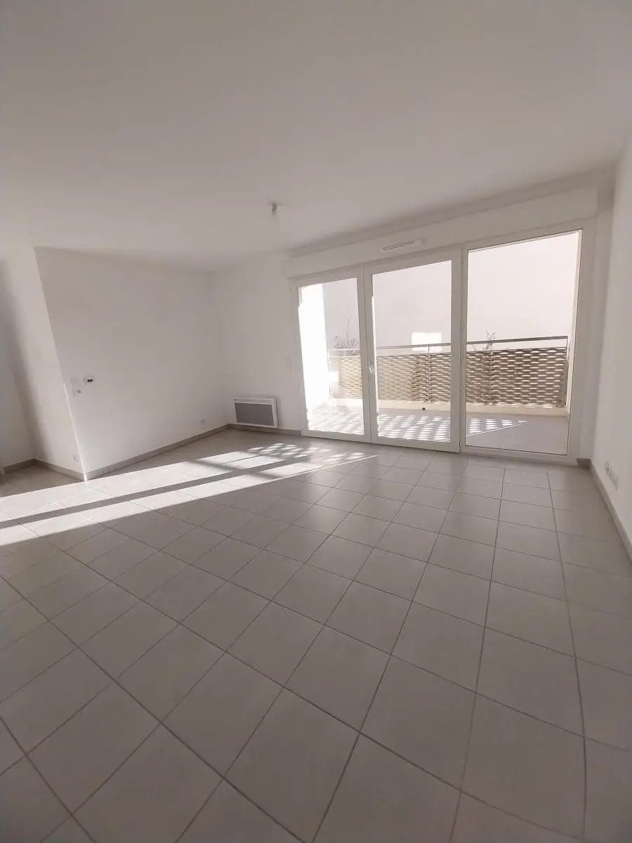 Appartement à louer, 68m², Miramas