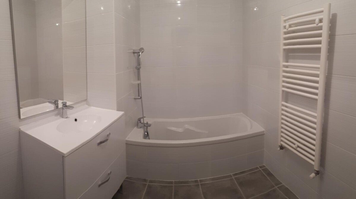 Appartement à louer, 71m², Montréal-la-Cluse