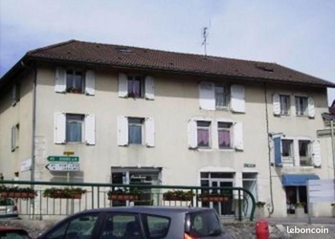 Appartement à louer, 74m², Maillat