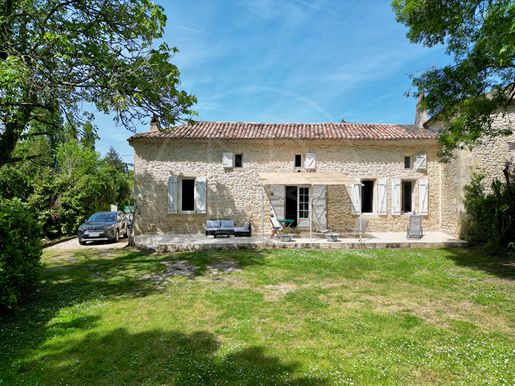 Maison 5 pièces 196 m² · à Sauveterre-de-Guyenne · 196 m² · 336 000 €