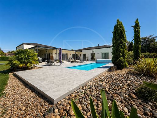 Maison 8 pièces 329 m² · à Monségur · 329 m² · 885 000 €