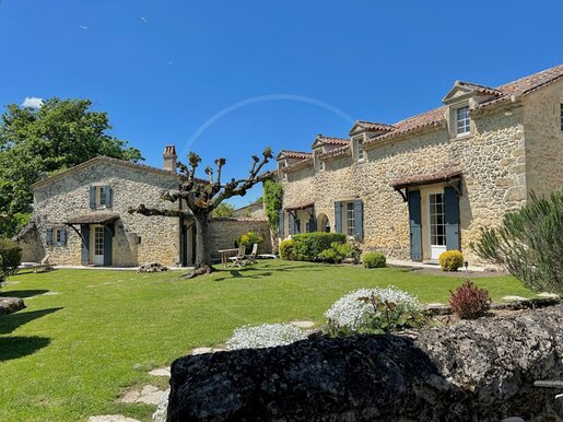 Maison 7 pièces 280 m² · à Rauzan · 280 m² · 598 500 €