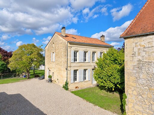 Maison 6 pièces 185 m² · à Branne · 185 m² · 450 000 €