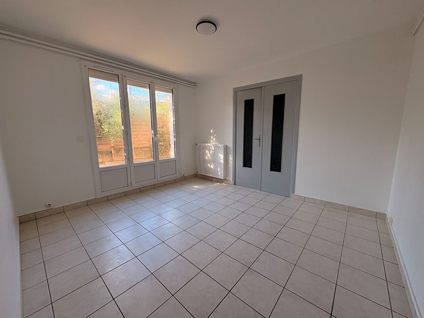 Appartement à louer, 1m², Valence