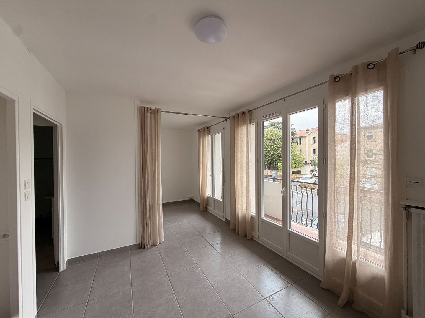 Appartement à louer, 1m², Valence