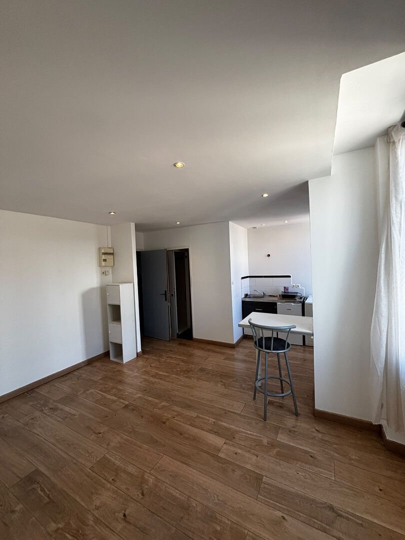 Appartement à louer, 1m², Valence