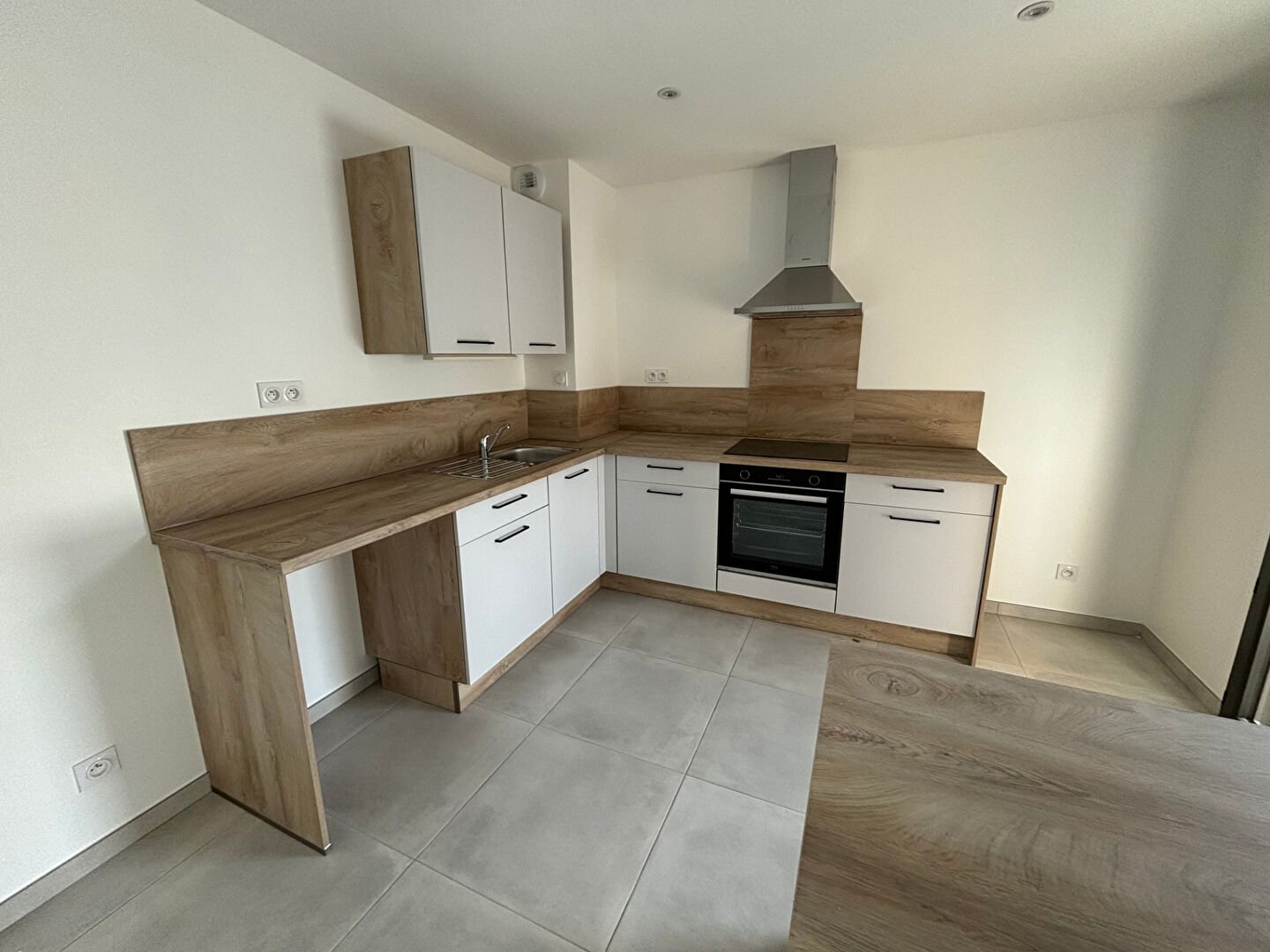 Appartement à louer, 1m², Valence