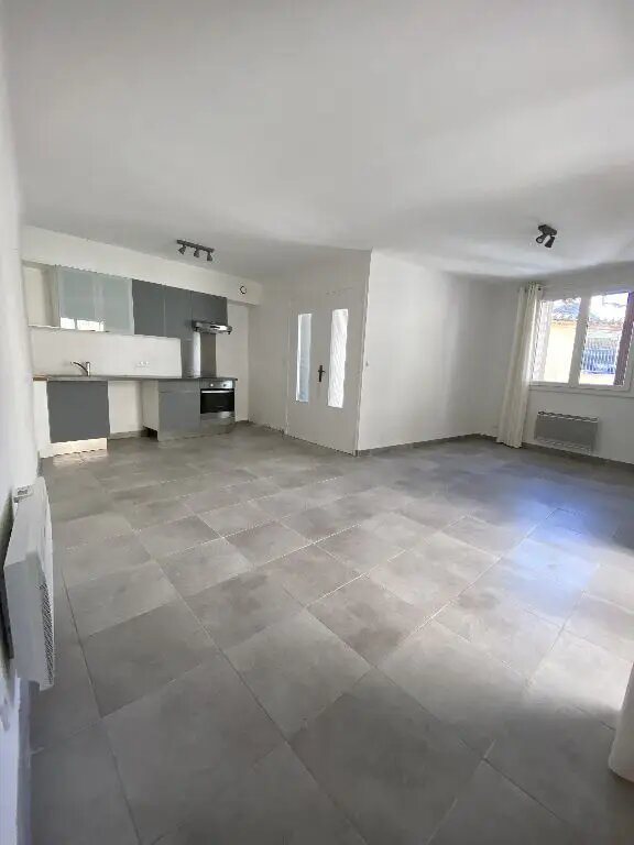 Appartement à louer, 67m², Lambesc