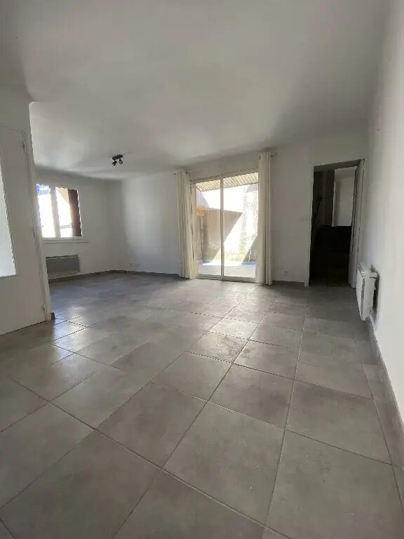 Appartement à louer, 67m², Lambesc