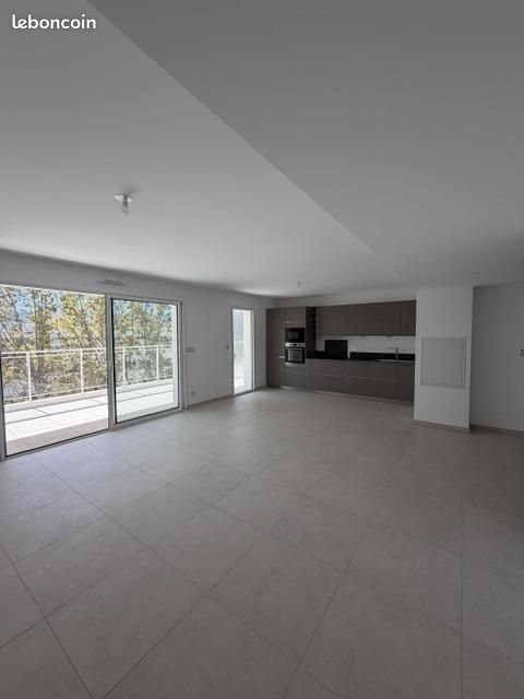 Appartement à louer, 74m², Marseille 8ème