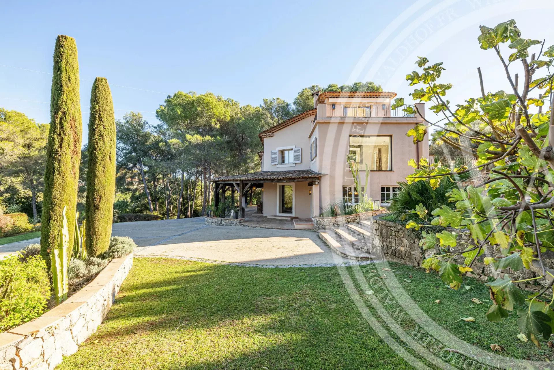Maison à louer, 360m², Mougins