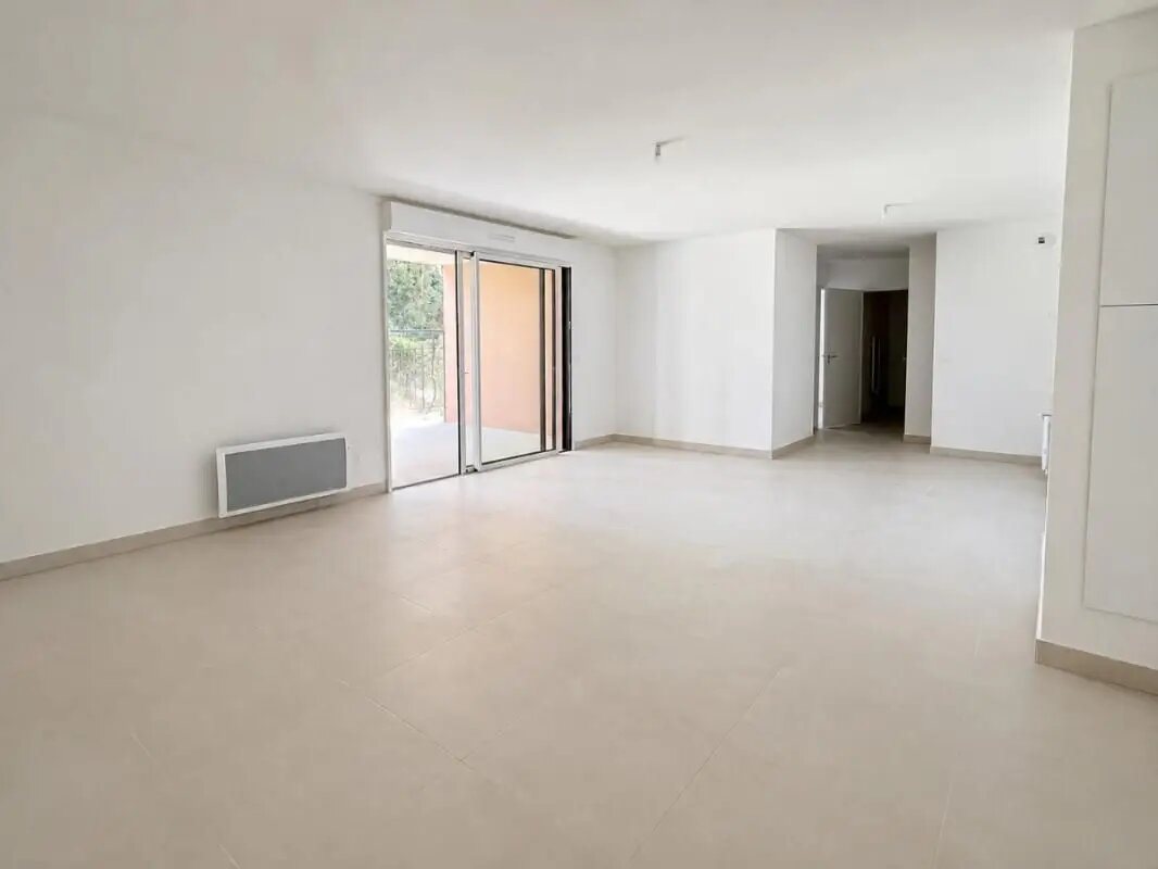 Appartement à louer, 66m², Uzès