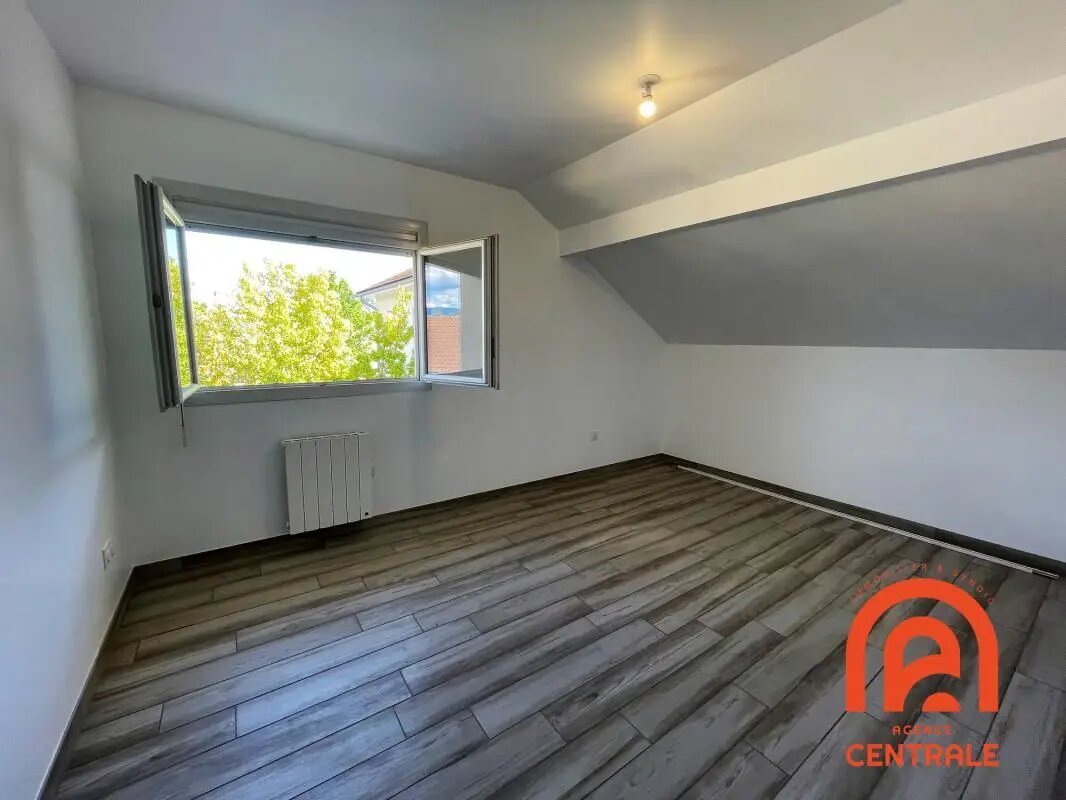 Appartement à louer, 73m², Morestel