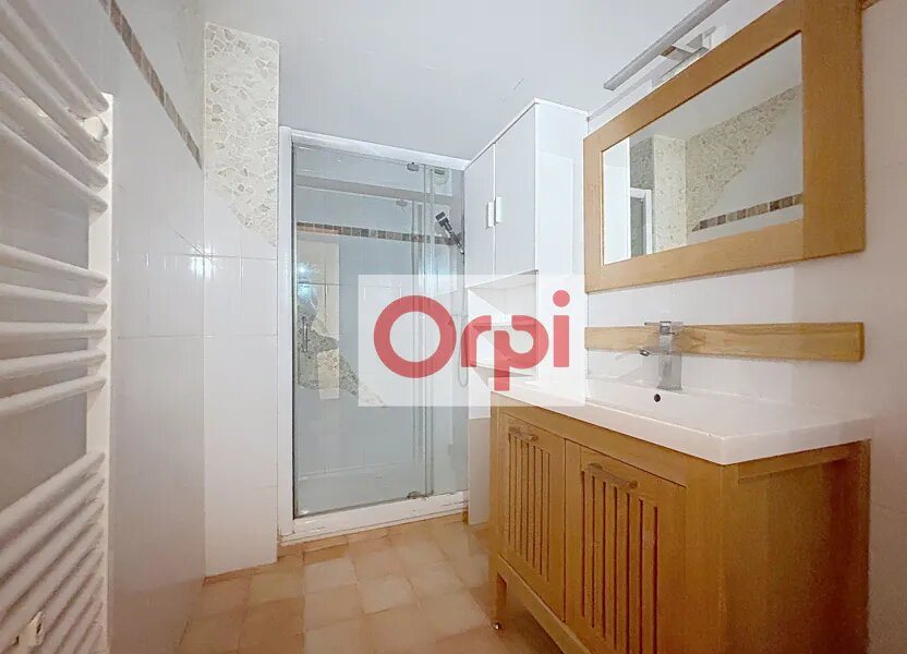 Appartement à louer, 60m², La Tour