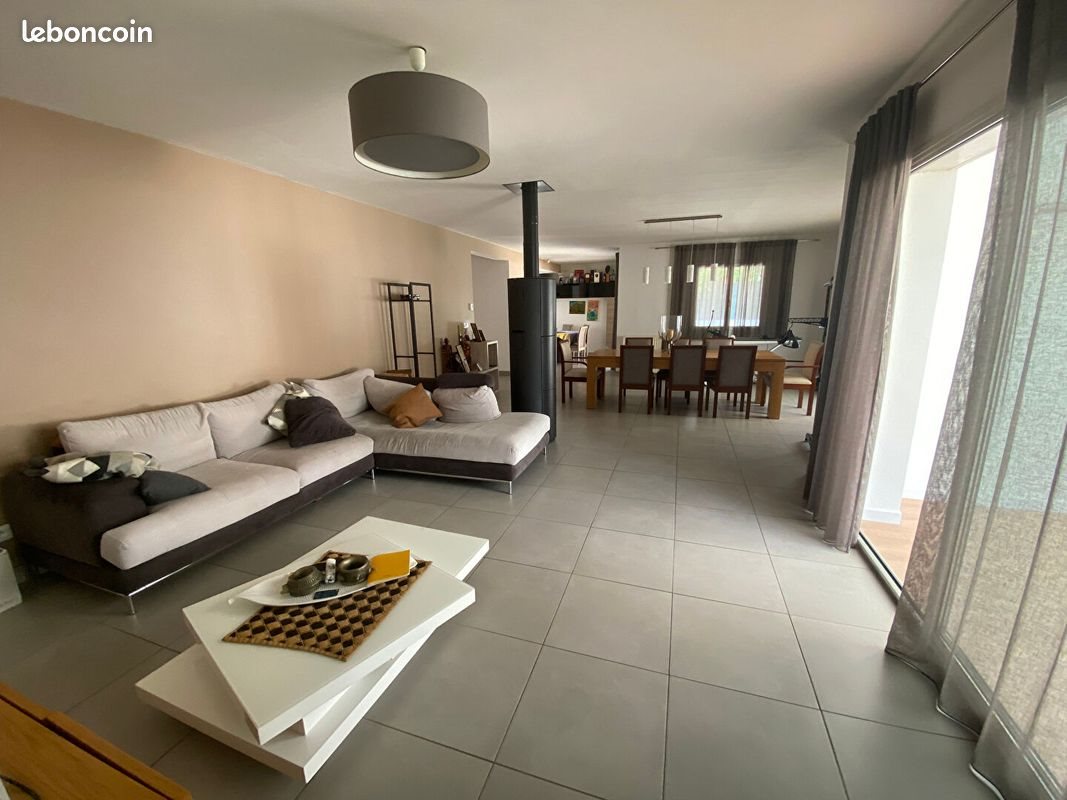 Maison à louer, 221m², Lons