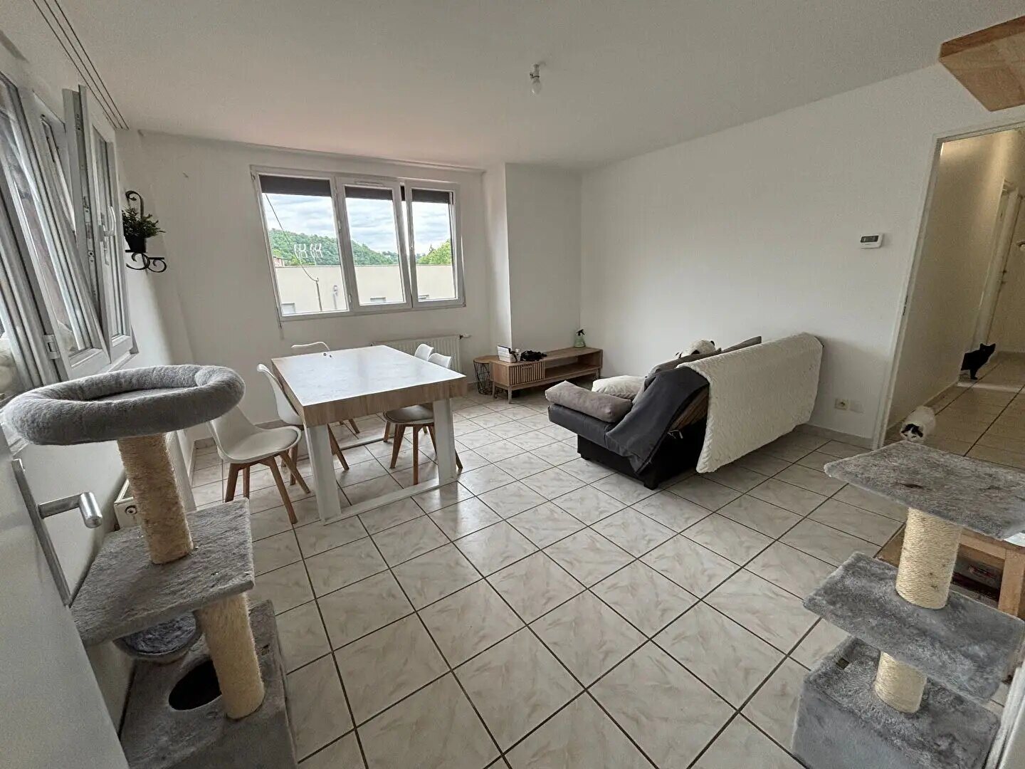 Appartement à louer, 80m², Pont-Evêque