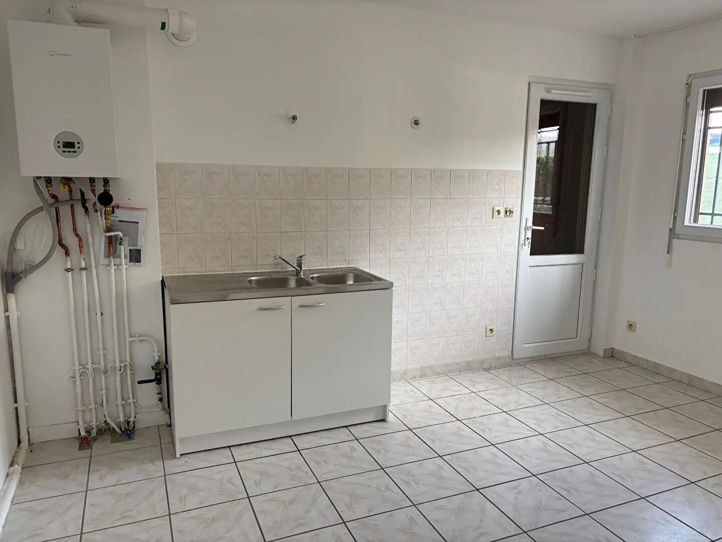 Appartement à louer, 80m², Pont-Evêque